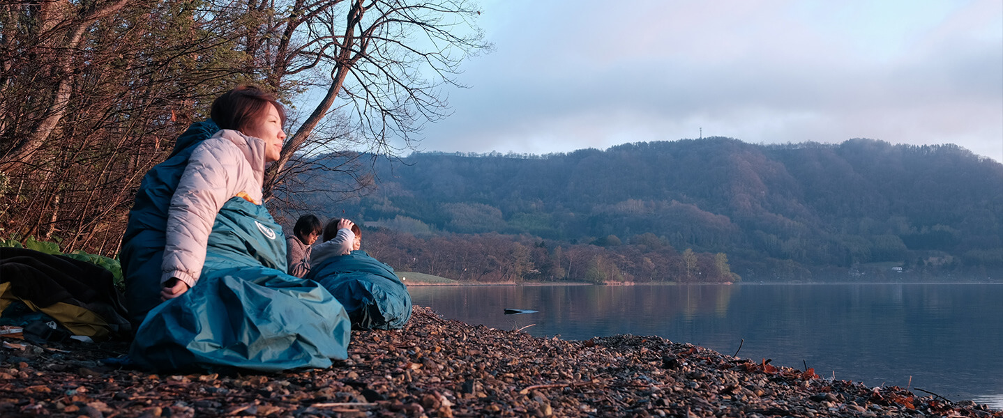 湖畔での目覚め